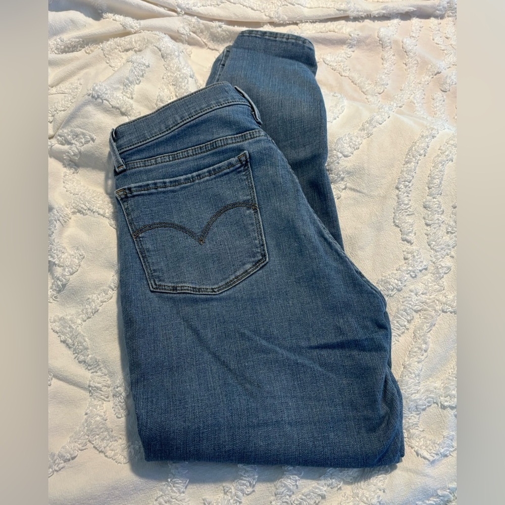 Levi’s Distressed 710 Super Skinny Jeans - Picture 5 of 5